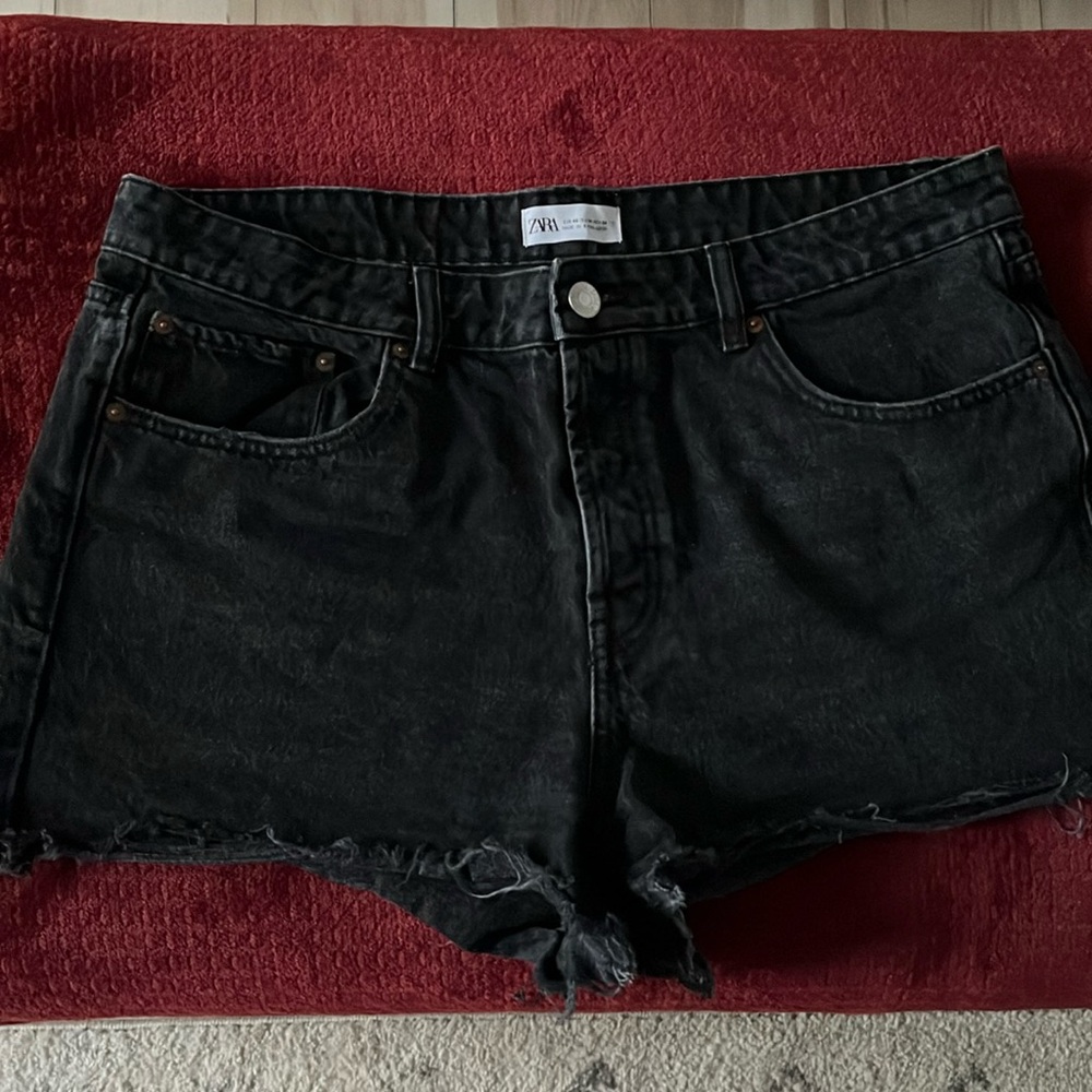 Size 14 Zara Women's Black Denim Jean ShortsZara Black Denim Shorts – Size 14